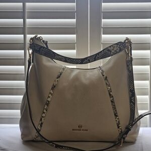 #PRICED LOW# I WANT TO SALEl#  Michael Kors Badg #Price Is FIRM#